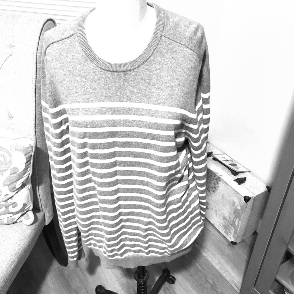 Men’s Gap Crew sweater